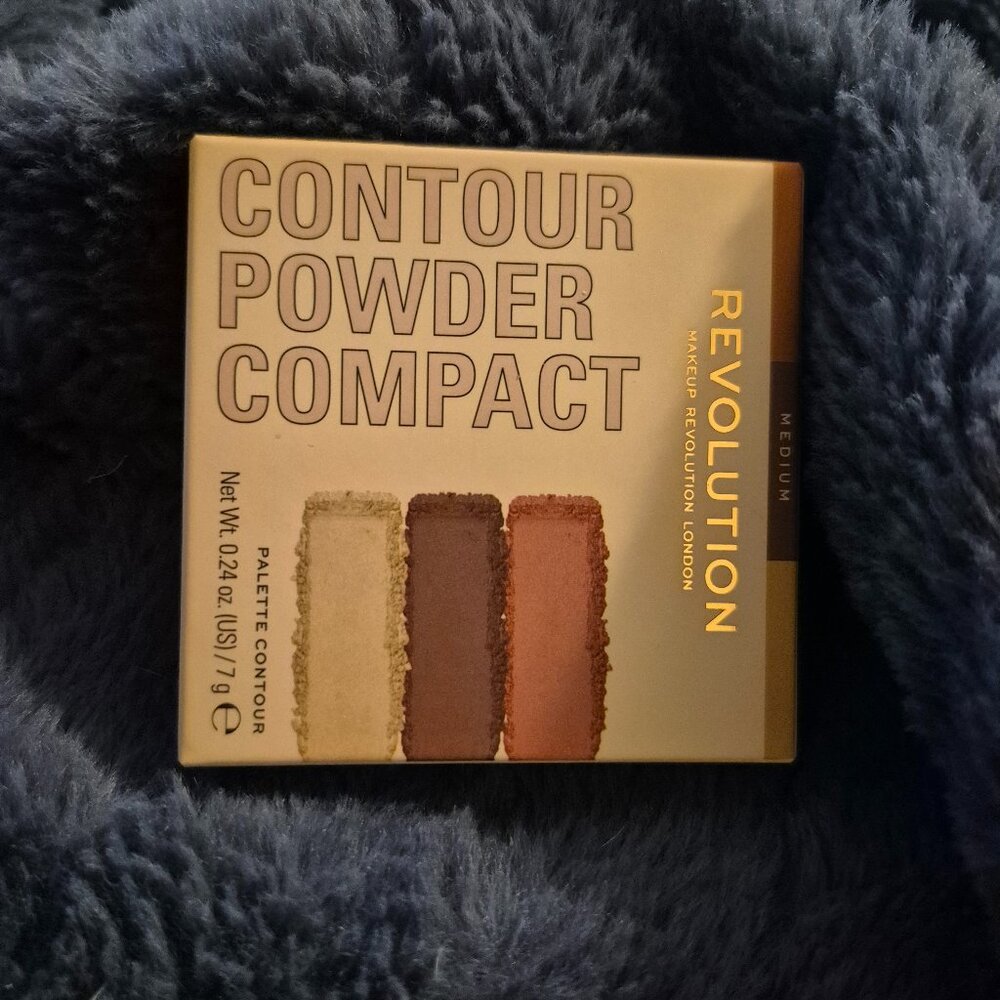 NIB - Makeup Revolution Contour Powder Compact - Medium